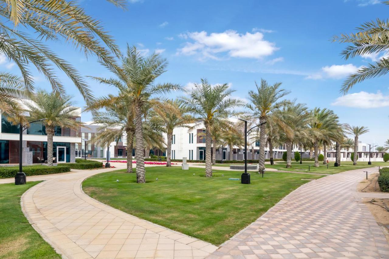 דובאי Fam Living - Sarai Beach Villas - Palm Jumeirah - Families Only מראה חיצוני תמונה