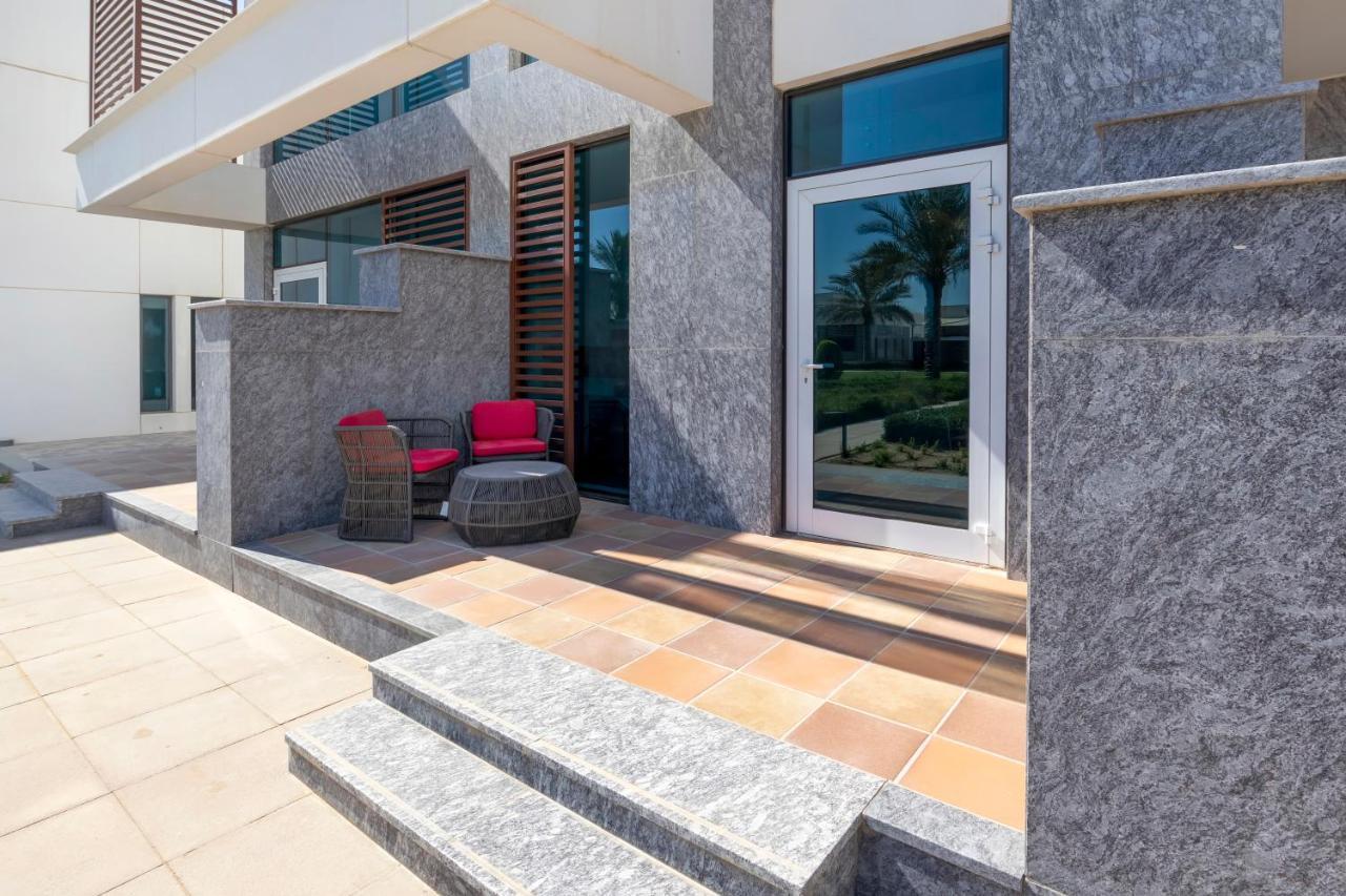 דובאי Fam Living - Sarai Beach Villas - Palm Jumeirah - Families Only מראה חיצוני תמונה